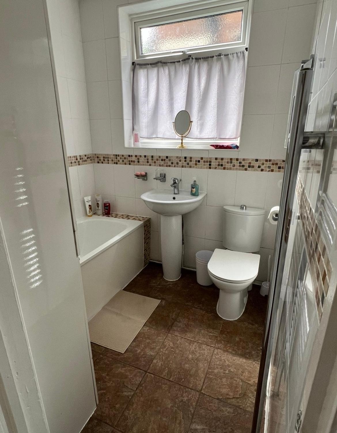 Апартаменты 20Mins To Bakerst, Harry Potter & Wembley Stadium! Нортвуд Экстерьер фото