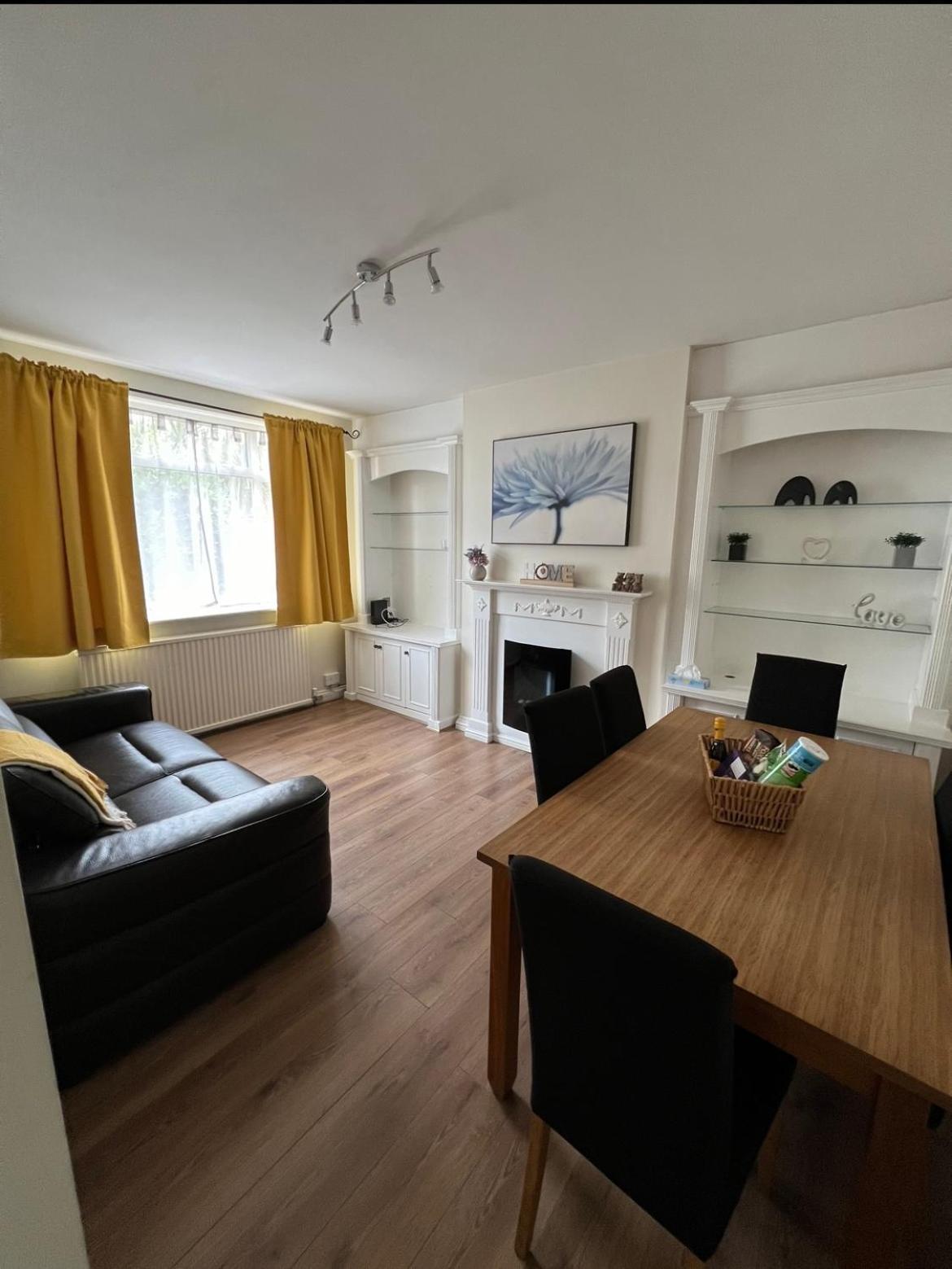 Апартаменты 20Mins To Bakerst, Harry Potter & Wembley Stadium! Нортвуд Экстерьер фото